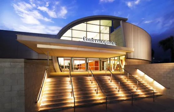 喜來登Fairplex套房與會議中心