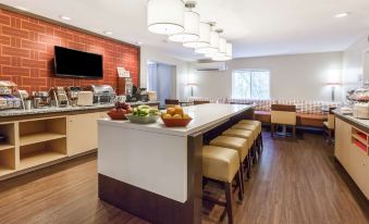 MainStay Suites Detroit Auburn Hills