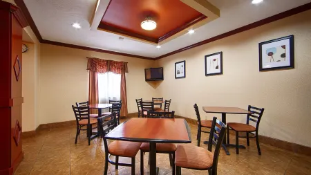 Hotel Lincoln Inn on Route 66 and Near I-55 Отели в г. Logan County