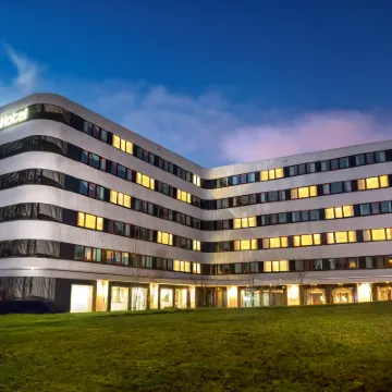 Dorint Airport-Hotel Zürich Hotels near Glattbrugg Station