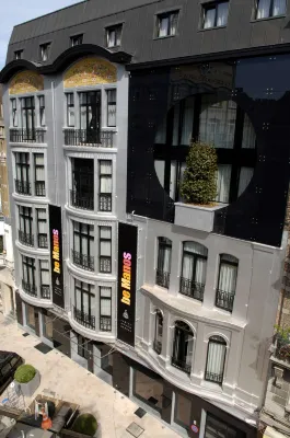 Yooma Urban Lodge Hotel dekat Collegiale Saints Pierre et Guidon