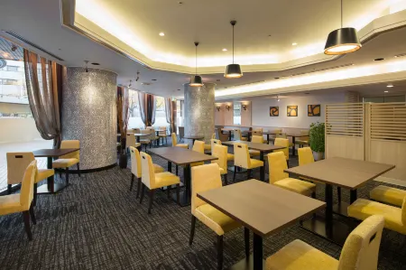 Shin Osaka Washington Hotel Plaza Отели рядом со станцией Shimo-Shinjo Railway Station