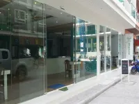 ICheck Inn Central Patong Phuket Hôtels à proximité de : The Regent Bangtao