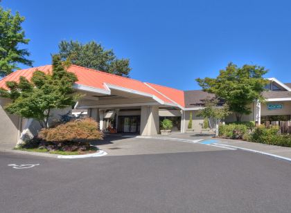 Ashland Hills Hotel & Suites