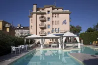 Ute Hotel - piscina