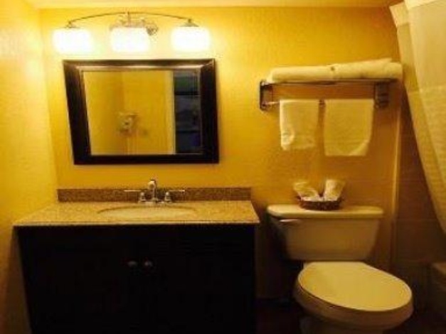 Executive Inn and Kitchenette Suites