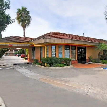 Costa Mesa Inn - Newport Beach Area