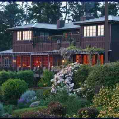 The Stanford Inn by the Sea Eco-Resort Hotel Exterior