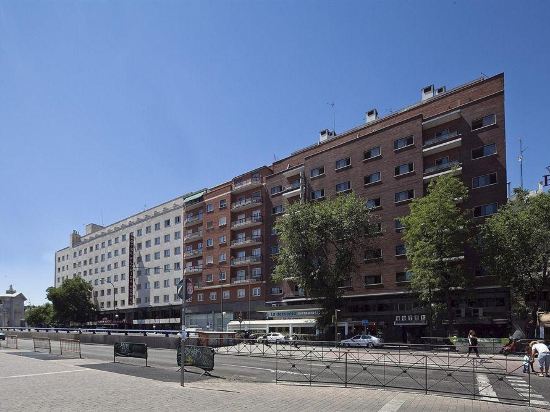 Los 10 mejores hoteles cerca de Escenario Puerta del Angel 2023 | Trip.com