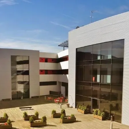 Iberflat Vega de Triana Отели рядом с достопримечательностью «Небоскреб Torre Sevilla»