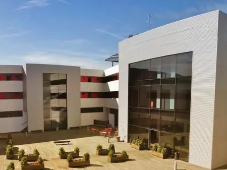 Iberflat Vega de Triana Отели рядом с достопримечательностью «SALA FANTASIA»