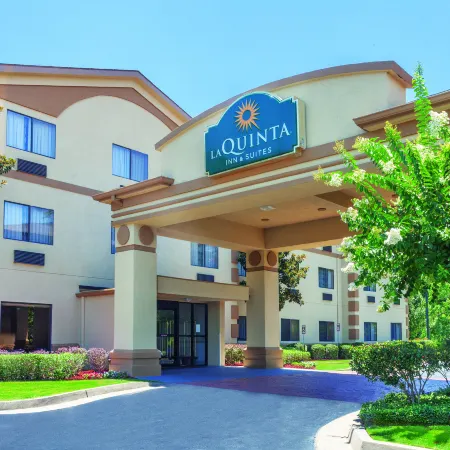 La Quinta Inn & Suites by Wyndham Jackson Airport