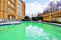 La Quinta Inn & Suites by Wyndham Atlanta Alpharetta - Pools