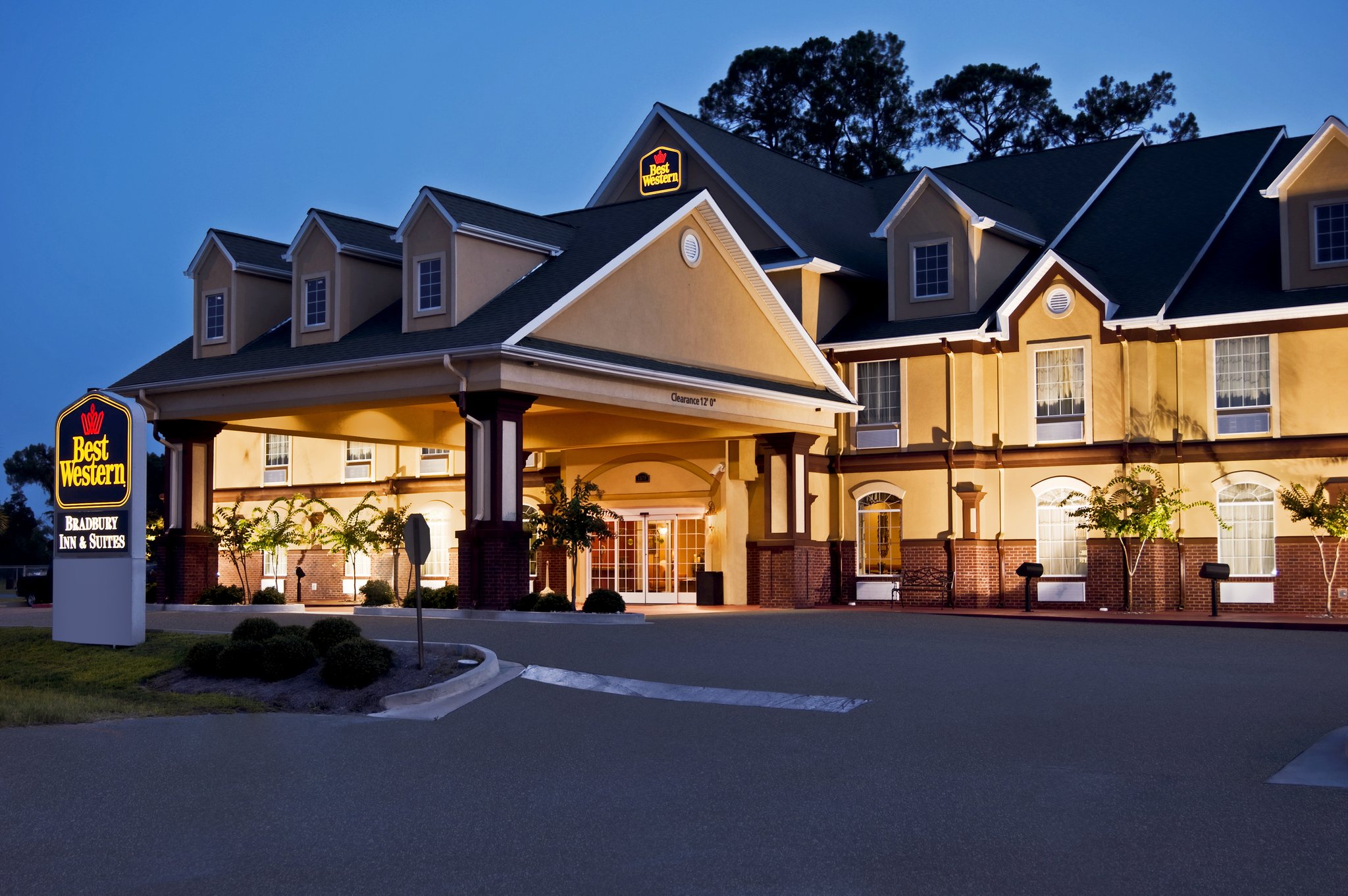 Best Western Plus Bradbury Inn and Suites