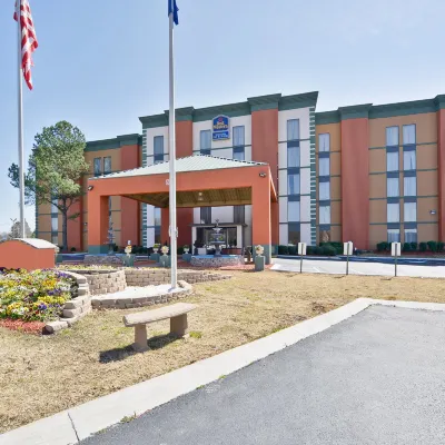 Best Western Plus Galleria Inn Suites Hotel dekat Galeri Wolfchase