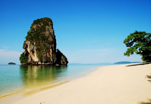 4. 라일라이 베이 ..