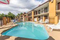 Days Inn by Wyndham Helen - Swimmingpools