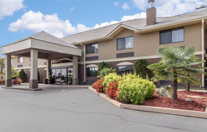 Comfort Inn & Suites - Near Robins Air Force Base Main Gate
