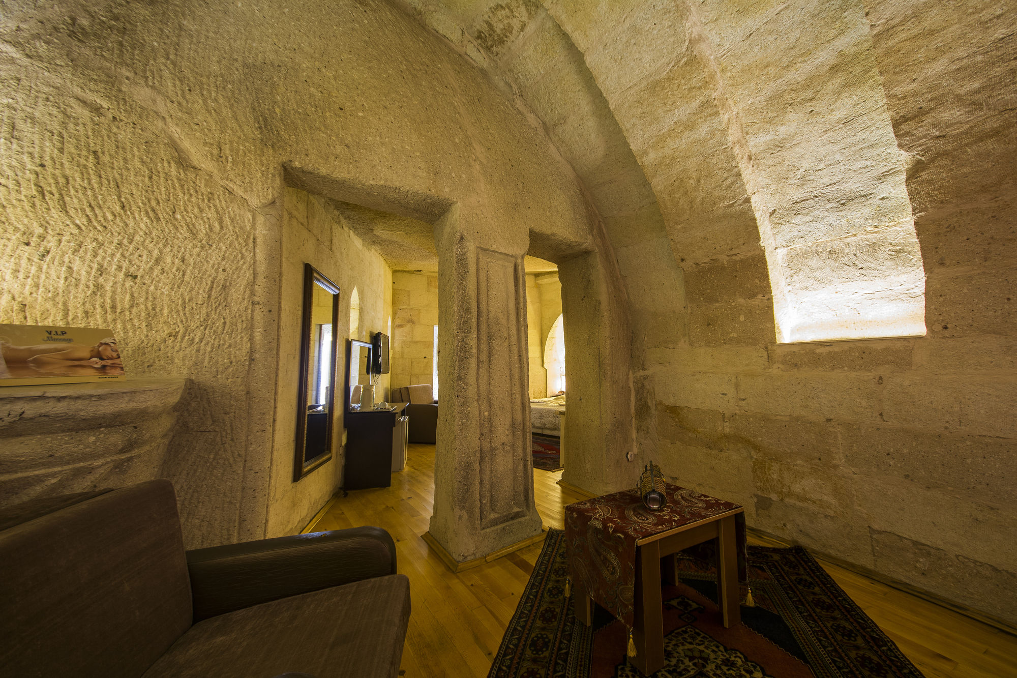 Roma Cave Suite