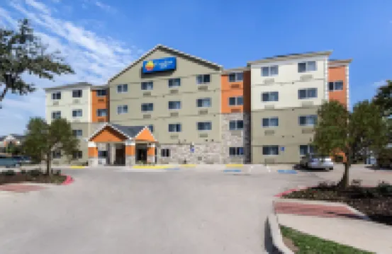 Comfort Inn & Suites Hotels near Saint Johns Park