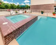 Comfort Inn and Suites Fredericksburg - piscina