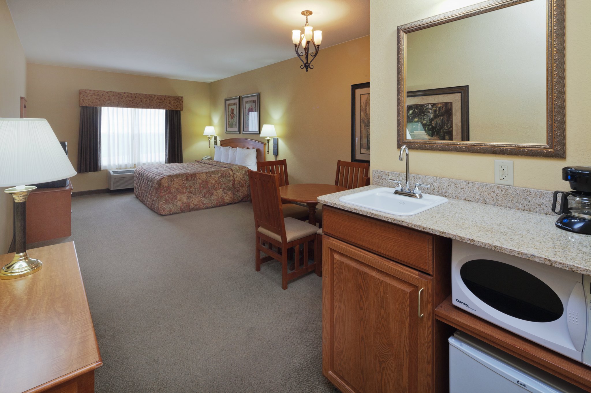 Country Inn & Suites by Radisson, Green Bay East, WI