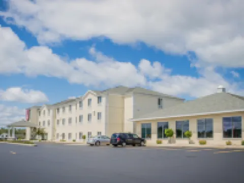 Comfort Suites Hotels in Escanaba