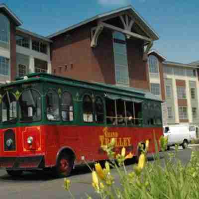 Grand Geneva Resort and Spa Hotel Exterior