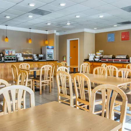Comfort Suites Visalia - Convention Center