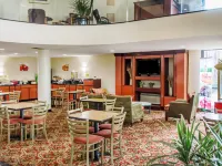 La Quinta Inn & Suites by Wyndham Miamisburg Dayton South Hotels in Miamisburg