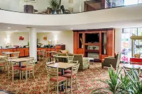 La Quinta Inn & Suites by Wyndham Miamisburg Dayton South - parking