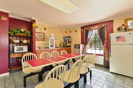 Super 8 by Wyndham Jackson MS