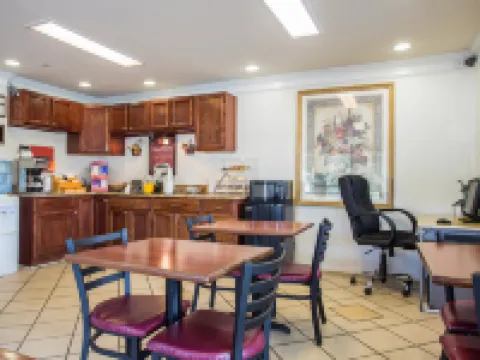 Econo Lodge Hotel di Berkeley County