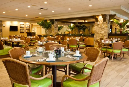 Holiday Inn Coral Gables Отели рядом с достопримечательностью «Frost School Of Music»