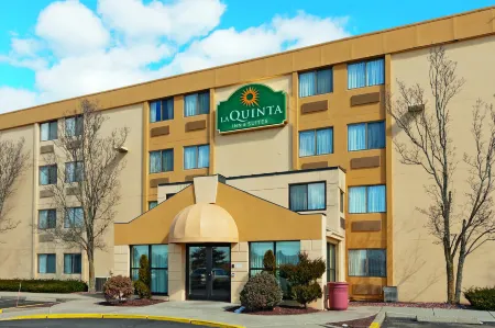 La Quinta Inn & Suites by Wyndham Warwick Providence Airport