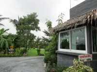 The Park Drive-Thru Check-in Resort Hotel di Rangsit