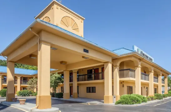 Travelodge by Wyndham Knoxville East Hotels in Knox County