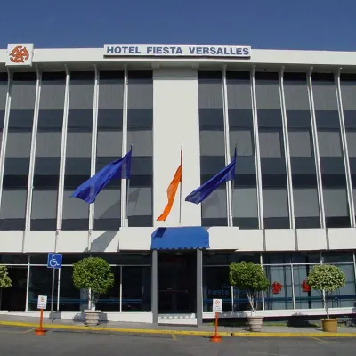 Fiesta Versalles Hotels near Alameda Metro Station