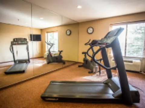 สลีป อินน์ แอนด์ สวีทส์ ดันมอร์ โรงแรมในDunmore