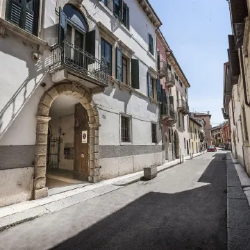 Truly Verona Отели рядом с достопримечательностью «Читтаделла - Порта-Нуова»
