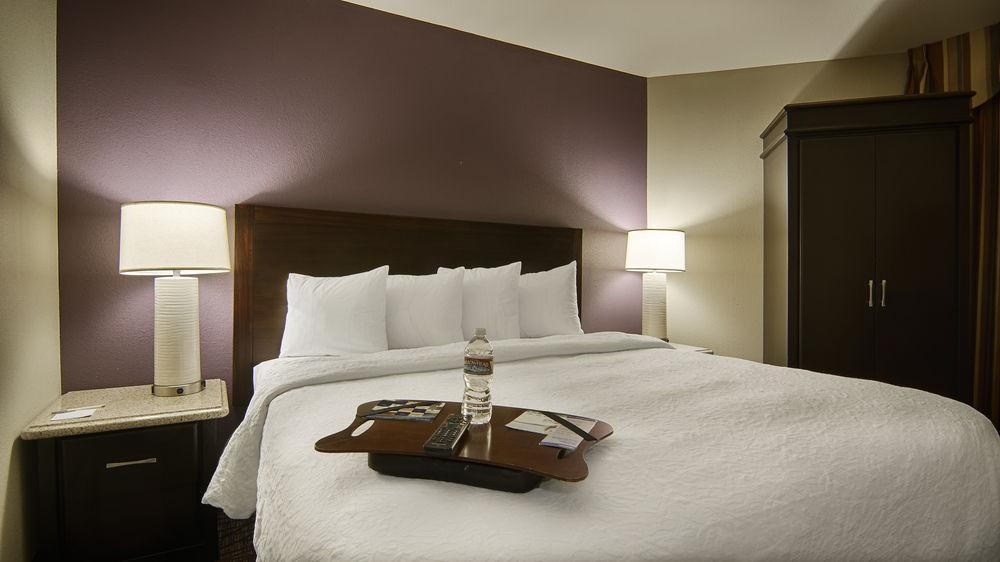 Hampton Inn & Suites Santa Ana/Orange County Airport