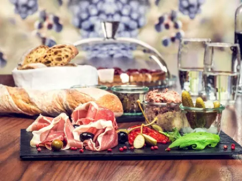 Hotel Mercure Warszawa Centrum Отели рядом с достопримечательностью «Президентский дворец»