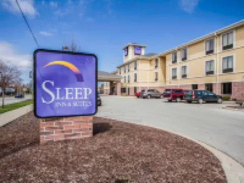 Sleep Inn & Suites Airport Hotels in Milwaukee