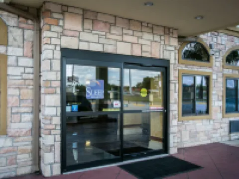 市中心北部附近-舒眠套房飯店 山姆 休斯頓 公園附近的飯店