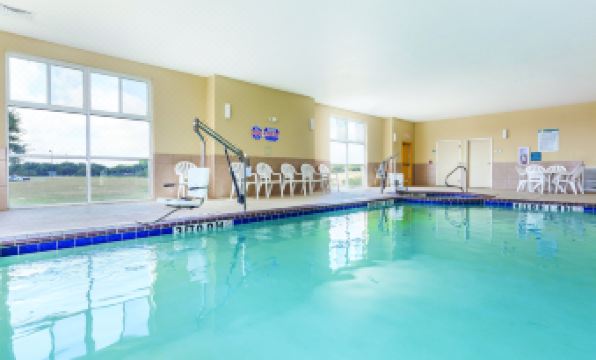 La Quinta Inn & Suites by Wyndham Ft. Worth - Forest Hill TX