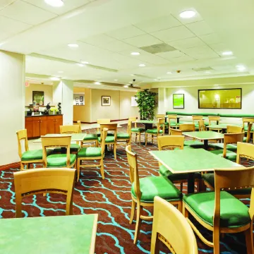 La Quinta Inn & Suites by Wyndham Sevierville / Kodak Отели в г. Севьервилл
