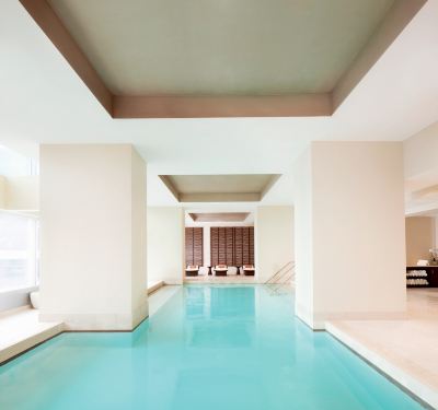 屋内プール ザ・リッツ・カールトン トロントの写真