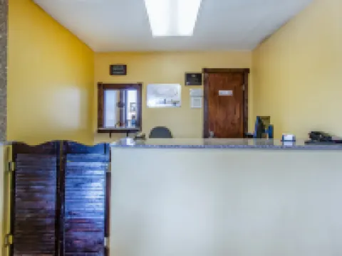 Econo Lodge Hotels in McClain County