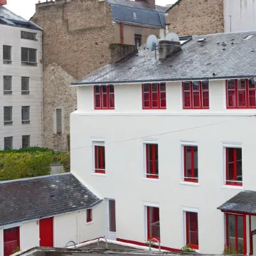 Logis Hotel Chateaubriand Отели рядом с достопримечательностью «Иль-де-Версаль»