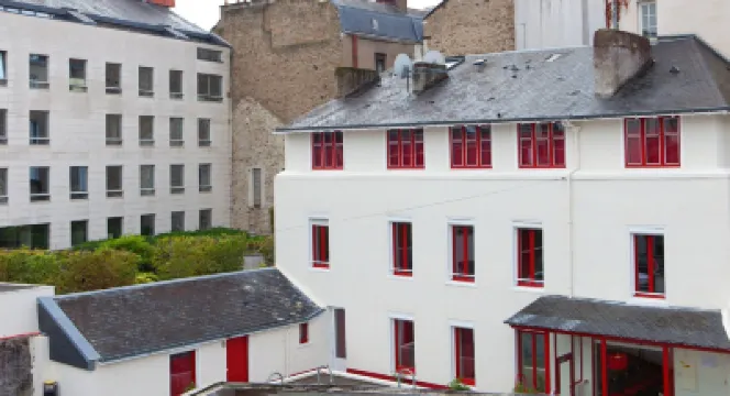 Logis Hotel Chateaubriand Cathedrale de Saint-Pierre et Saint-Paul yakınındaki oteller